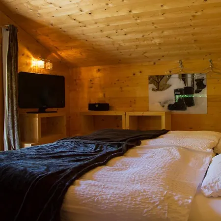 Hotel Hameau Les Cleves 3*